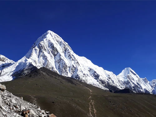 Mount Pumori is one of the stunning mountain to see in Everest region of Nepal.