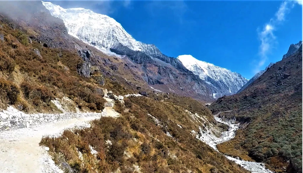 we had great view of mountains EnRoute to Na village.