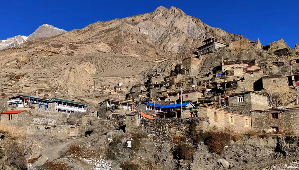 we reach the Phu village before Nar during the Nar Phu valley trekking