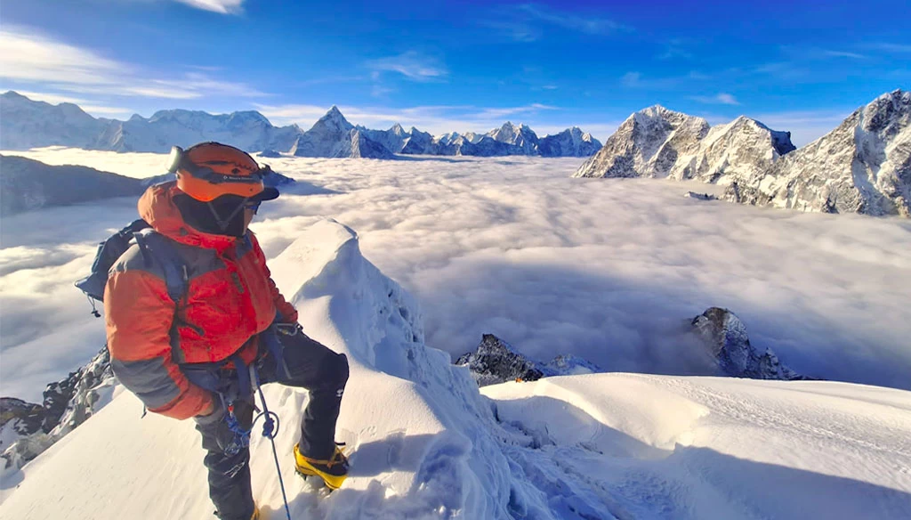 lobuche peak