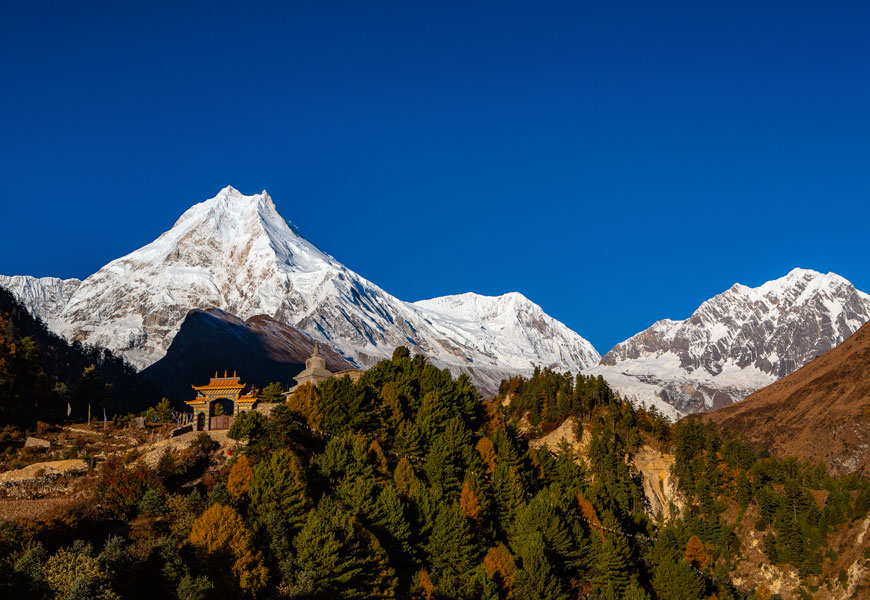 manaslu circuit trek altitude