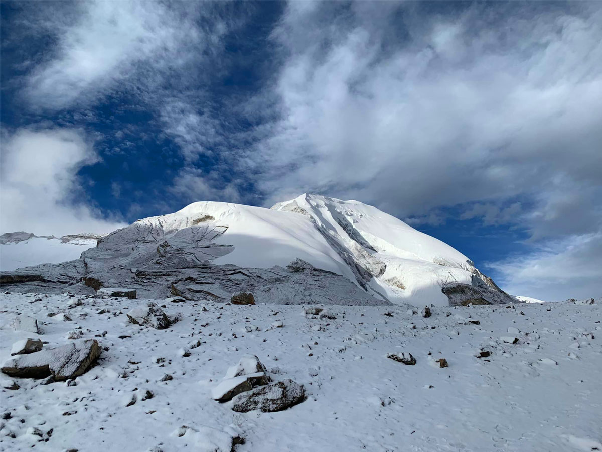 snowing at Thorang La Pass