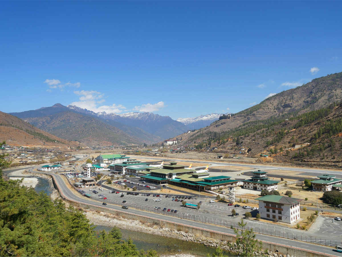 paro and mountains