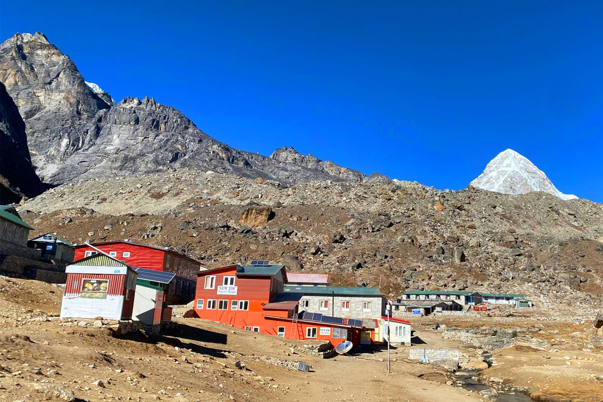 Lobuche, Everest