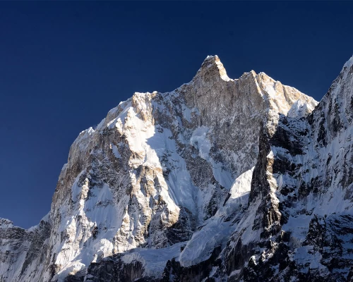 Close Shot Of Mount Kanchenjunga