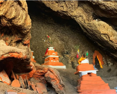 Cave In Mustang
