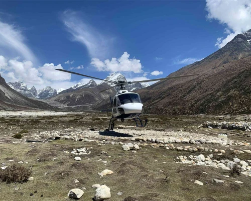 Helicopter In Everest
